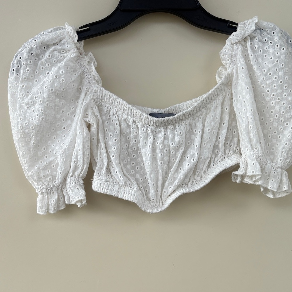 Elegant White Eyelet Blouse with Puff Sleeves - Picture 3 of 5